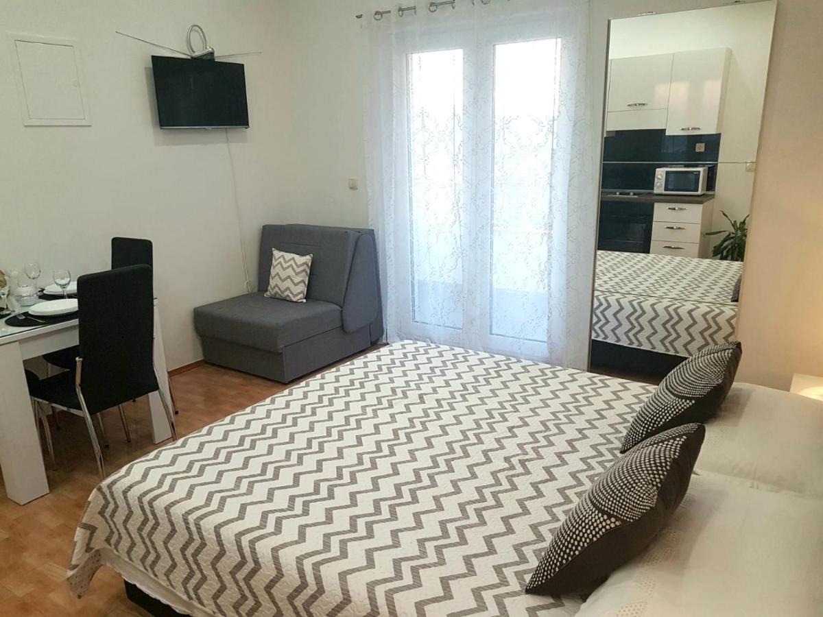 Dalibor, - Omis Apartamento *