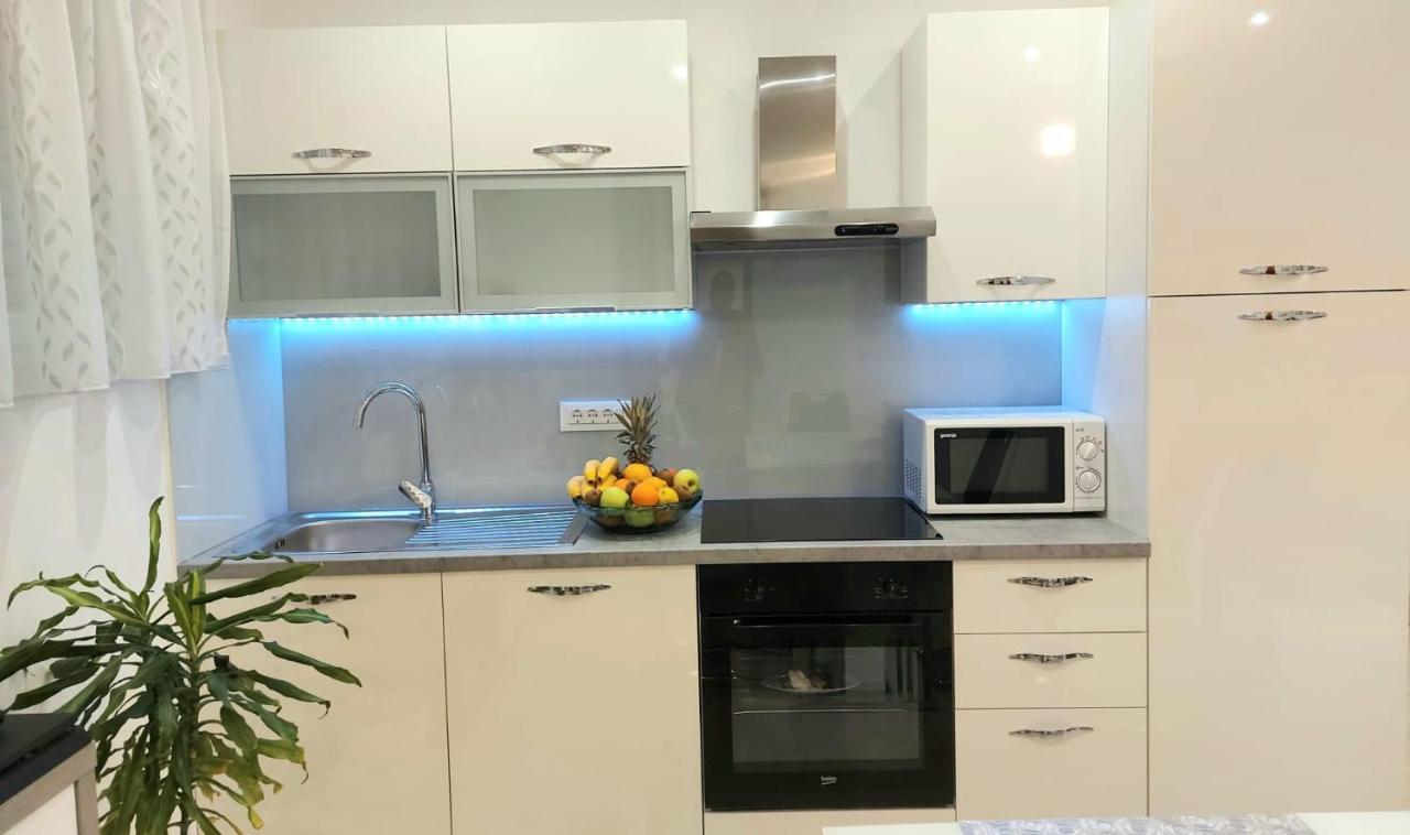 Dalibor, - Omis Apartamento Stanici